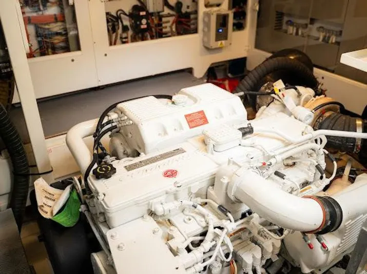 Back Stage Yacht Photos Pics 2018 Prestige 560 - Image 28