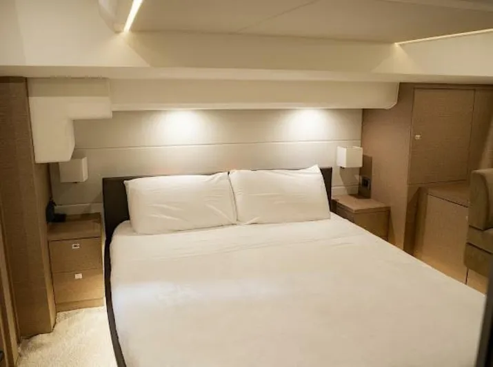 Back Stage Yacht Photos Pics 2018 Prestige 560 - Image 19