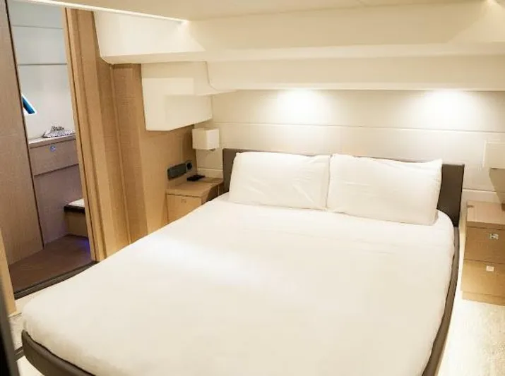 Back Stage Yacht Photos Pics 2018 Prestige 560 - Image 24