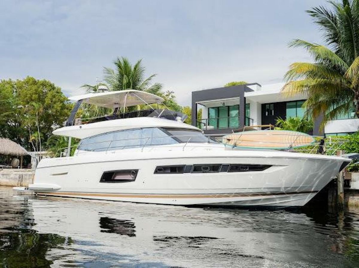 2018 Prestige 56 