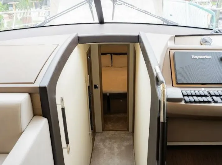 Back Stage Yacht Photos Pics 2018 Prestige 560 - Image 18