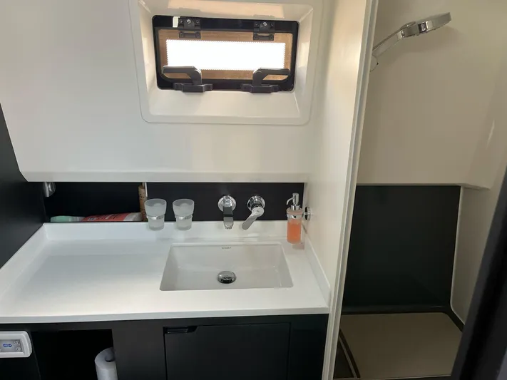  Yacht Photos Pics Modern bathroom interior of 2022 Windy SR 44 BLACKHAWK yacht with sink and shower.