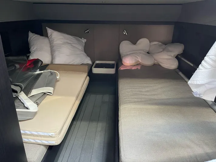  Yacht Photos Pics Interior cabin of 2022 Windy SR 44 BLACKHAWK with twin beds and pillows.