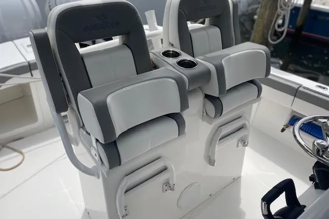  Yacht Photos Pics 2024 Regulator 28 boat seats with cup holders and sleek design.