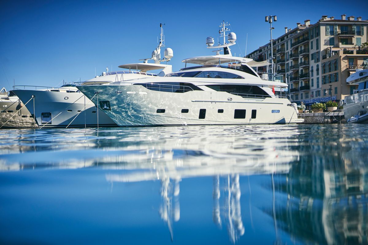 2019 Princess 99 