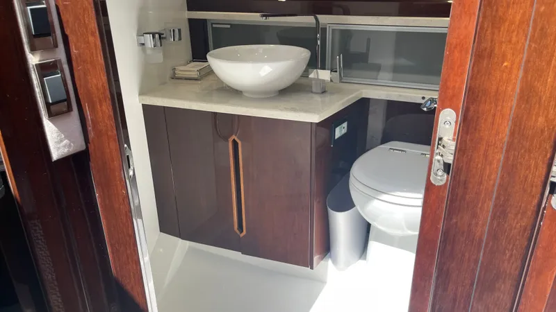 Keep Paddlin' Yacht Photos Pics Luxurious bathroom on the 2019 Galeon 430 HTC yacht.