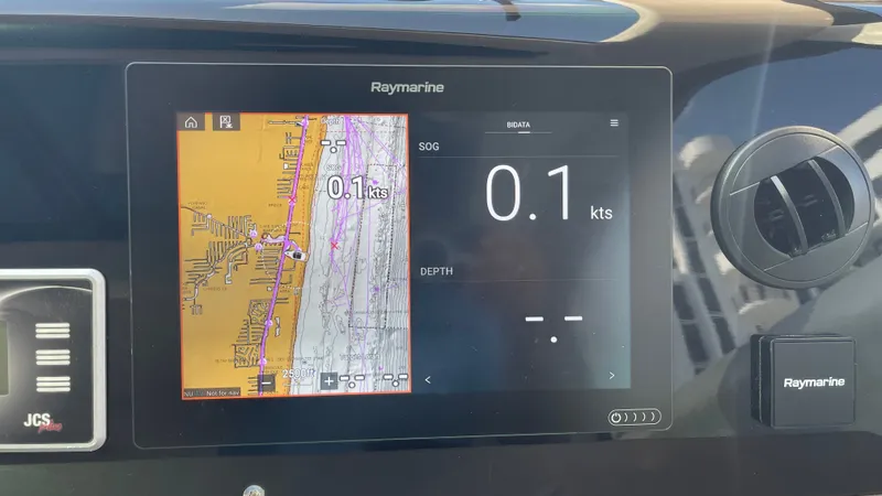 Keep Paddlin' Yacht Photos Pics Raymarine navigation system on 2019 Galeon 430 HTC, displaying 0.1 knots speed.