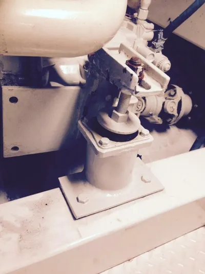 R & R Yacht Photos Pics Engine component of a 2000 Stolper 3800 Tournament Express boat.