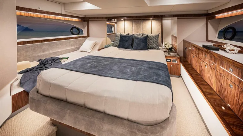  Yacht Photos Pics 2026 Riviera 50 Sports Motor Yacht - Image 11