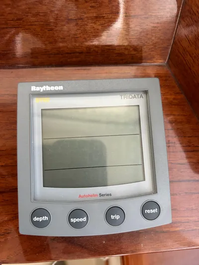 Yacht Photos Pics Raytheon Tridata display on 2001 Hinckley Classic 36 Picnic Boat dashboard.