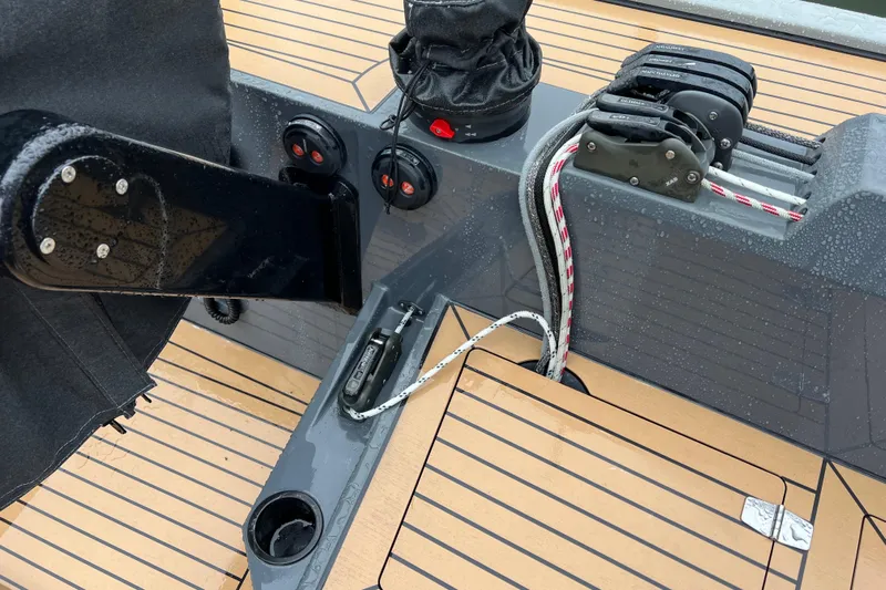 Saffire Yacht Photos Pics Close-up of 2022 Saffier 33 Life yacht deck with control panel and ropes.