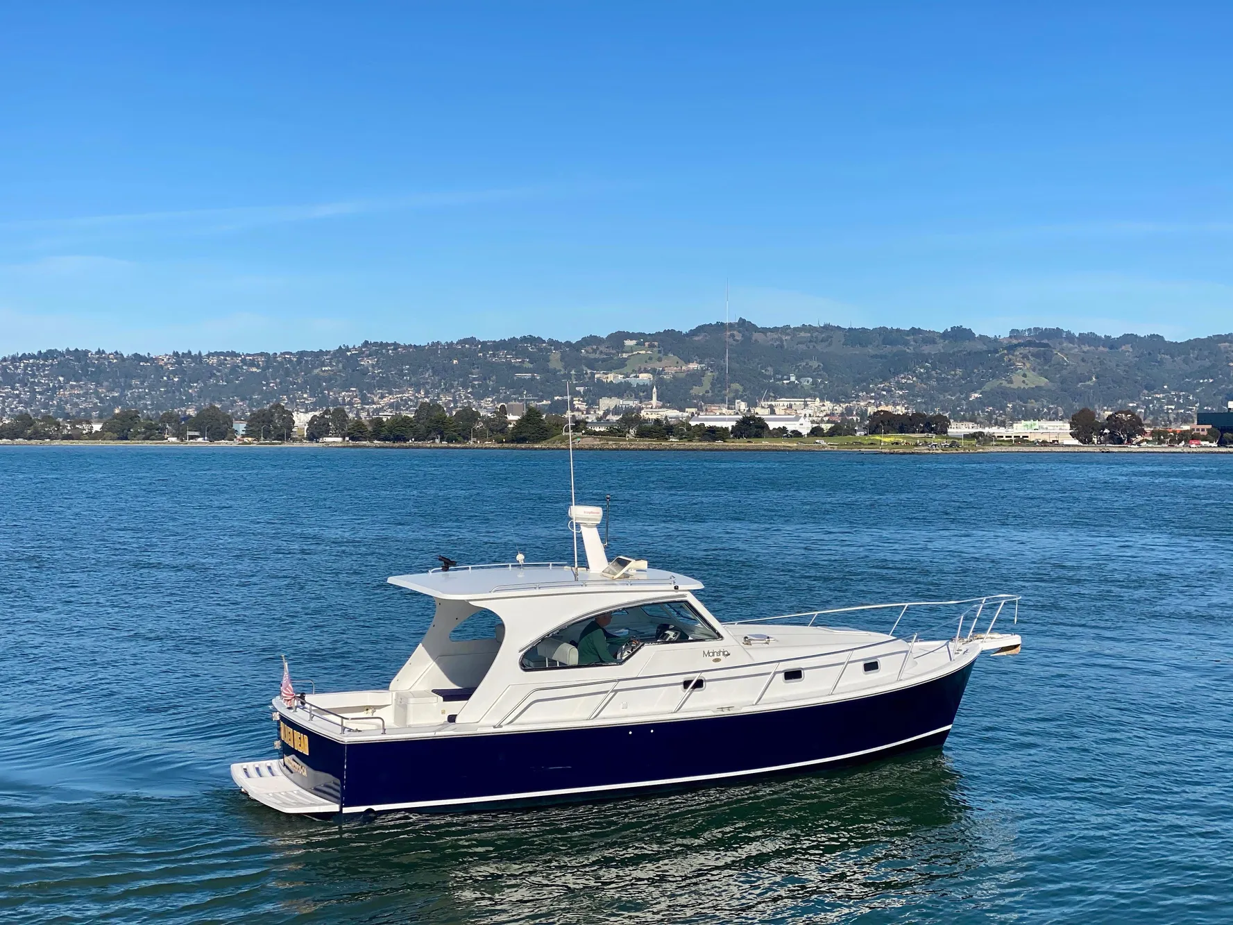 2000 Mainship Pilot 34 cruising on calm waters.
