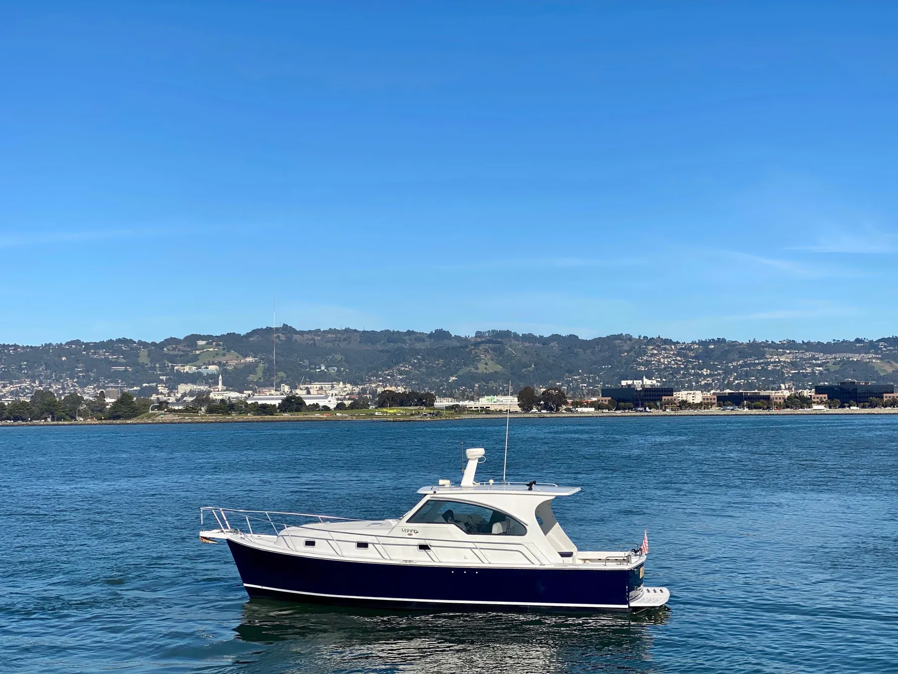 2000 Mainship Pilot 34 boat on calm water.