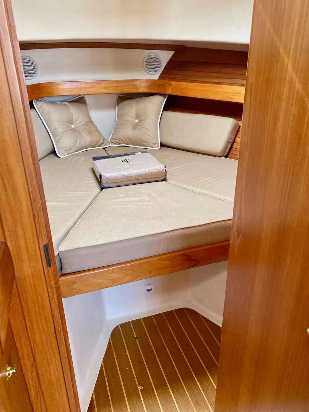 Interior of Mainship Pilot 34 yacht, year 2000.
