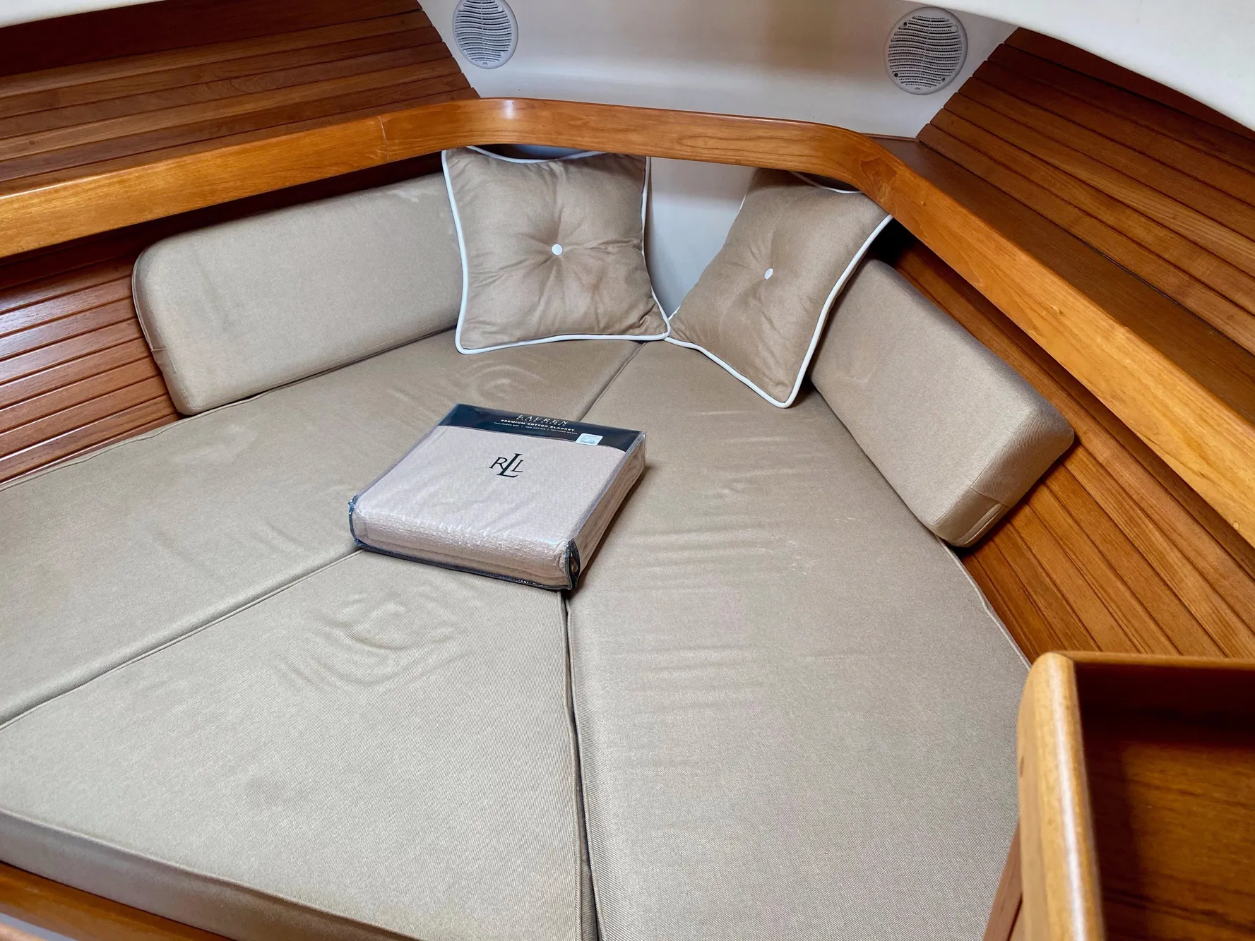Interior of 2000 Mainship Pilot 34 yacht.