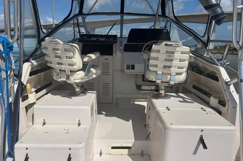  Yacht Photos Pics 2004 Grady-White Marlin 300 boat cockpit with dual captain chairs and control panel.