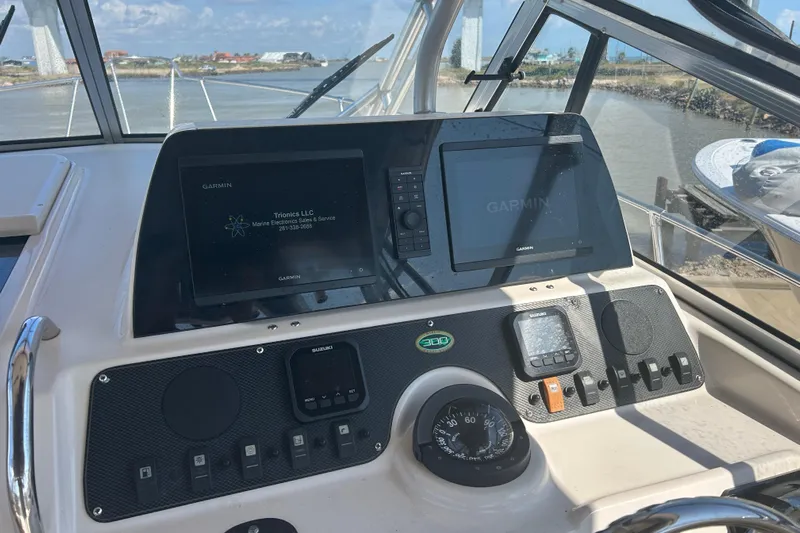  Yacht Photos Pics Dashboard of 2004 Grady-White Marlin 300 boat with Garmin navigation system.