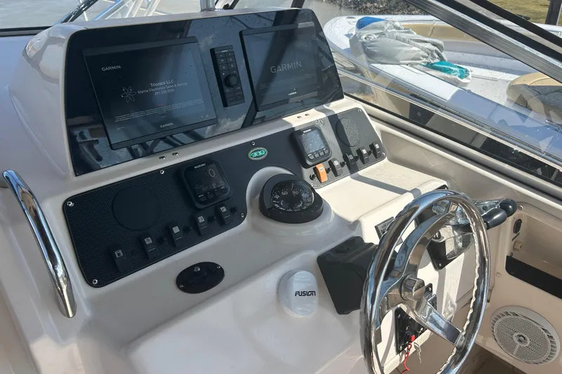  Yacht Photos Pics Control panel of a 2004 Grady-White Marlin 300 boat with Garmin displays.