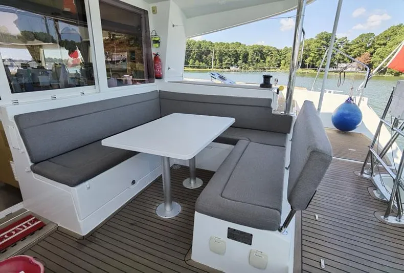 Vairea Yacht Photos Pics 