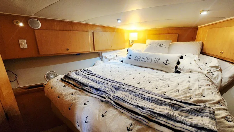 Lagypsie Yacht Photos Pics 