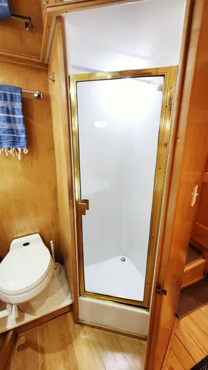 Lagypsie Yacht Photos Pics 