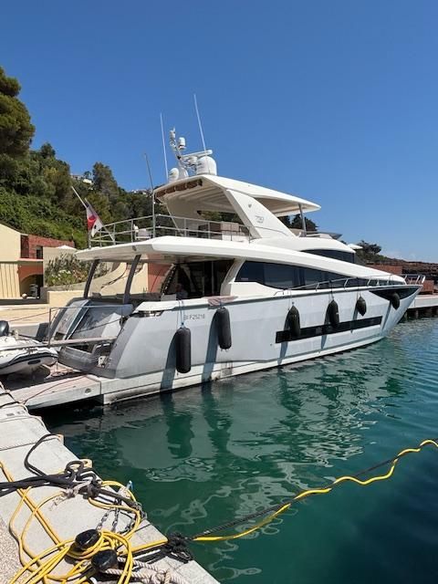 2015 Prestige 75 