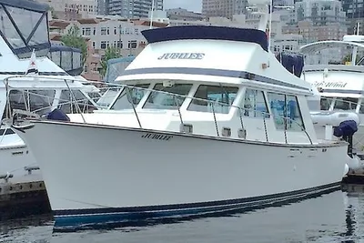 Tollycraft 37' diesel powered, Down Galley