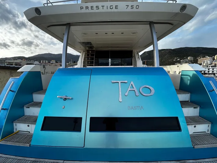 Tao Yacht Photos Pics 750 PRESTIGE TRANSOM