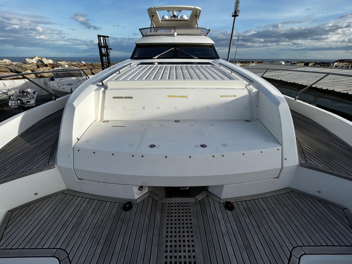 2015 Prestige 75 