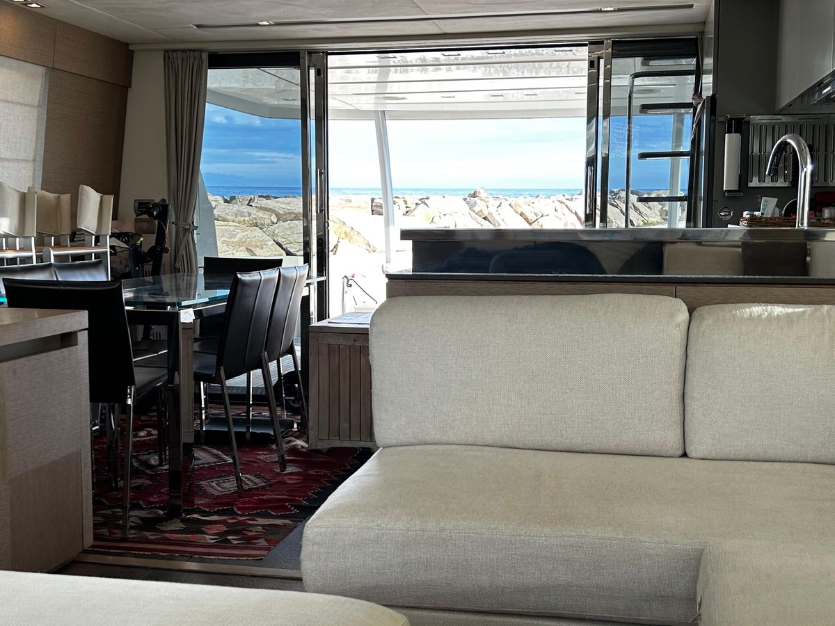 2015 Prestige 75 