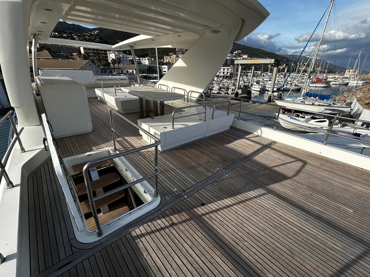 2015 Prestige 75 