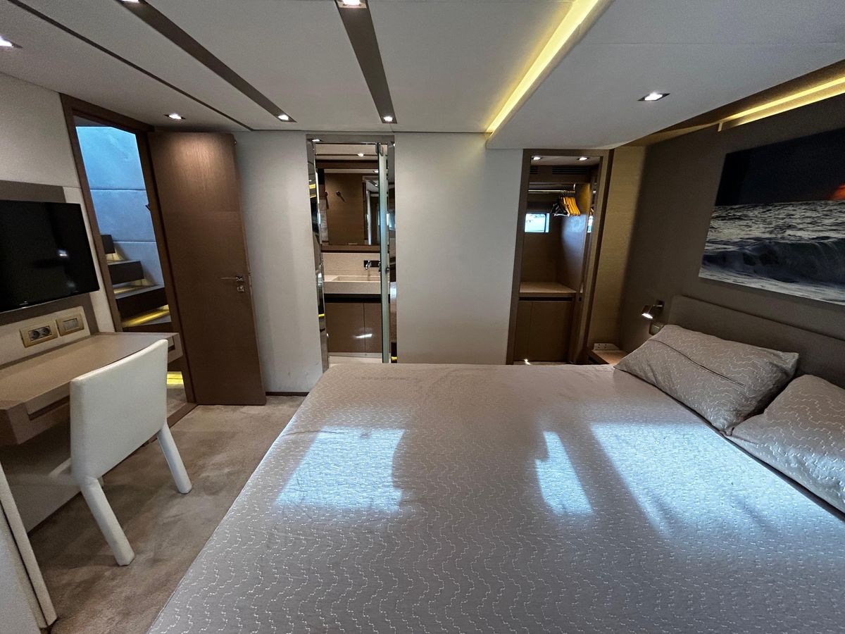 2015 Prestige 75 