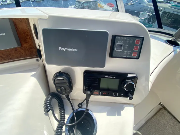 Aqua Holic Yacht Photos Pics Control panel of a 2002 Silverton 43 MY yacht with Raymarine equipment.