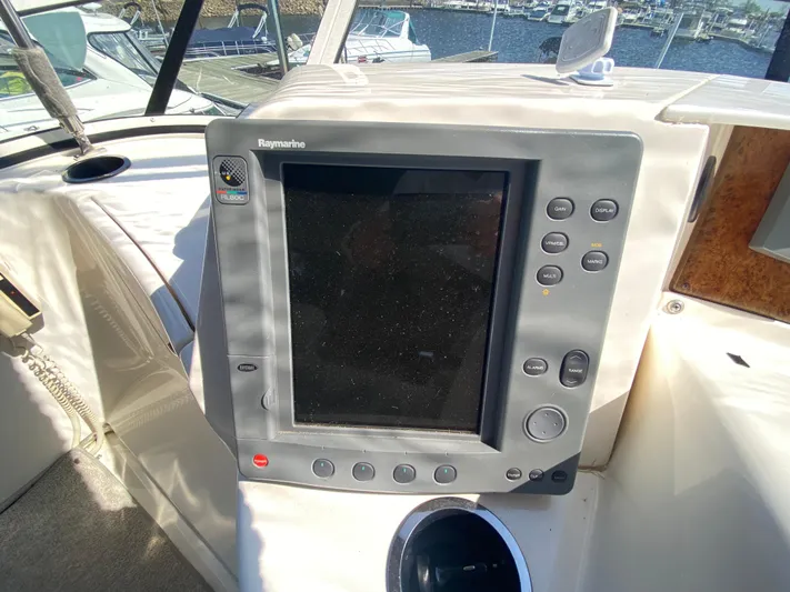 Aqua Holic Yacht Photos Pics Raymarine navigation system on 2002 Silverton 43 MY yacht dashboard.