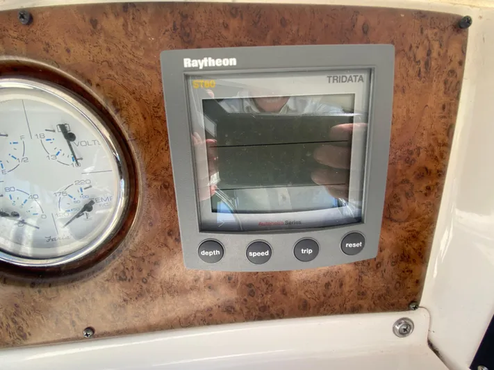 Aqua Holic Yacht Photos Pics Raytheon ST60 Tridata display and gauge on 2002 Silverton 43 MY yacht dashboard.
