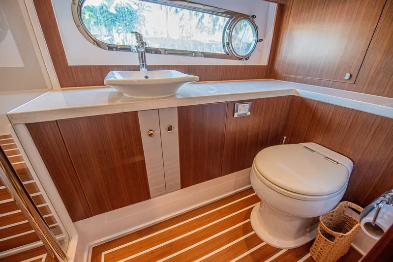 Well Done Yacht Photos Pics 2018 Belize 54 Daybridge - Image 55