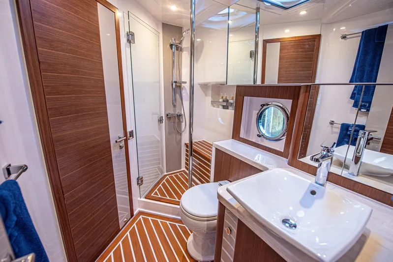 Well Done Yacht Photos Pics 2018 Belize 54 Daybridge - Image 66