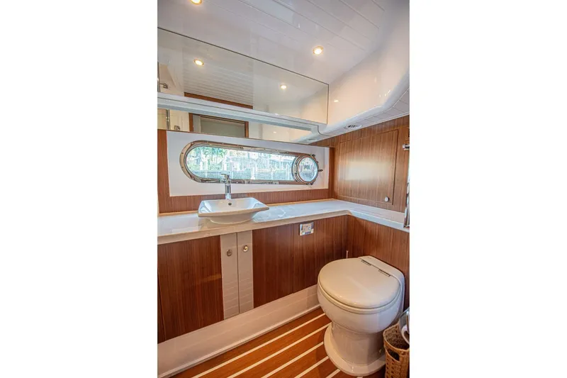 Well Done Yacht Photos Pics 2018 Belize 54 Daybridge - Image 54