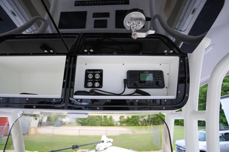  Yacht Photos Pics 2023 Key West 263 FS boat console with Garmin radio and control panel.