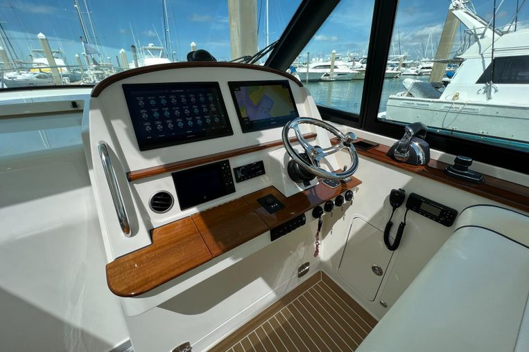 2021-40-hinckley-sport-boat-40x