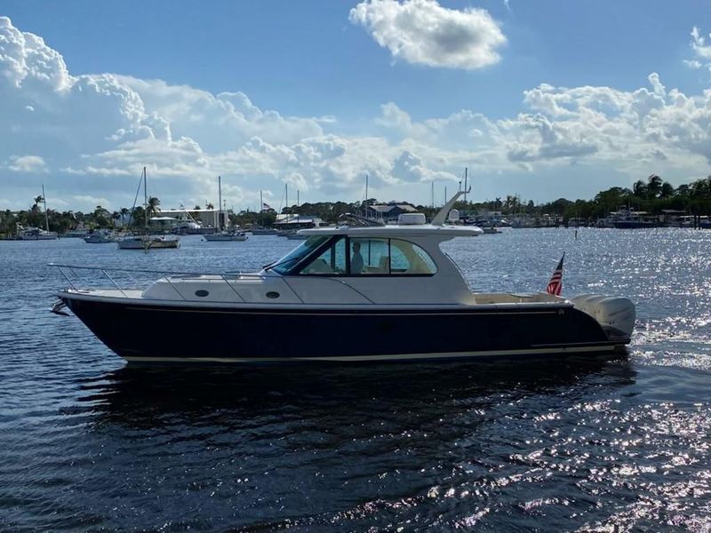 2021 Hinckley Sport Boat 40x