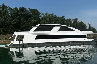 Destination Yachts 20 x 103