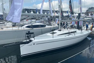Italia Yachts 9.98