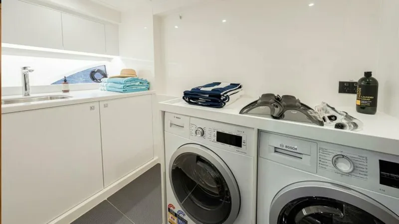  Yacht Photos Pics 2027 Riviera 585 Suv - Image 24