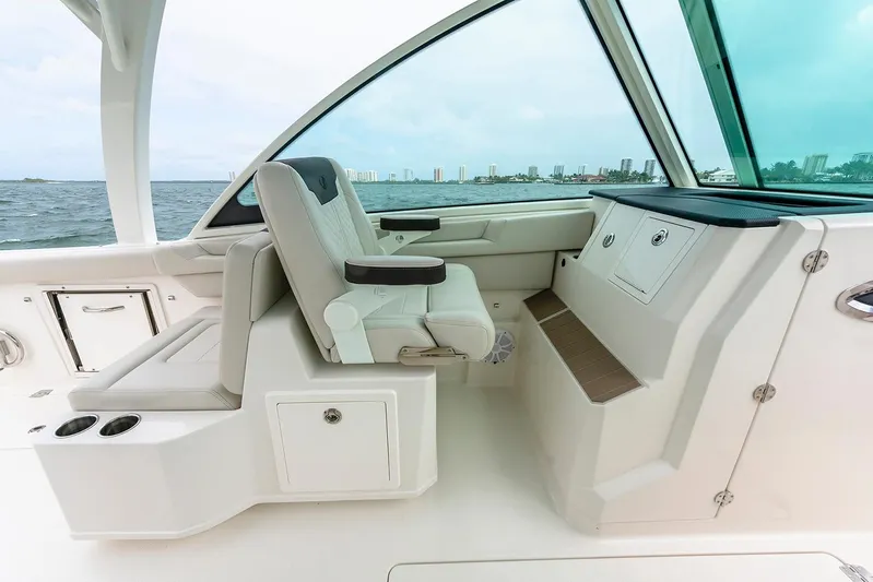  Yacht Photos Pics Manufacturer Provided Image