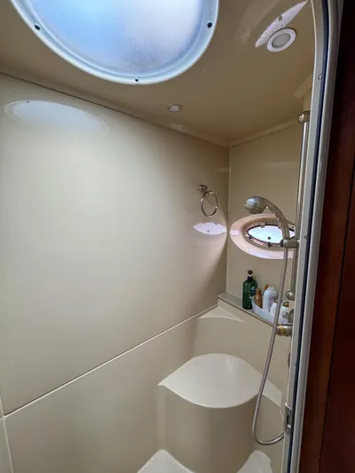 Remote Decktop Yacht Photos Pics 2006 Cruisers 415 Express yacht bathroom with shower, porthole, and modern fixtures.