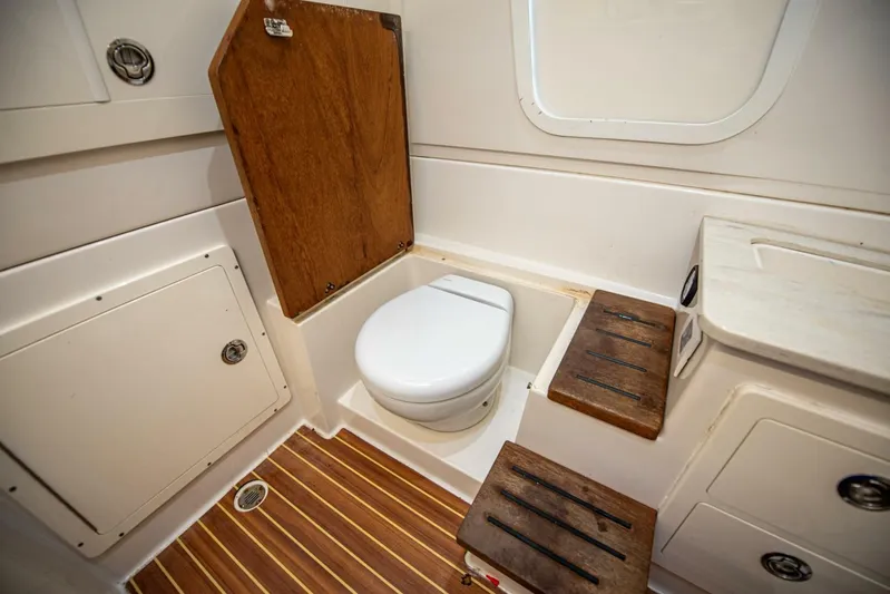 Why The Fish Knot Yacht Photos Pics 2019 Sailfish 360 Cc - Image 39