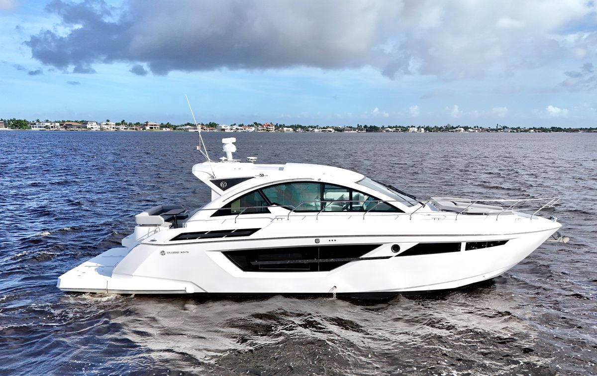 2020 Cruisers Yachts 50 