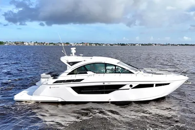 Cruisers Yachts 50 Cantius