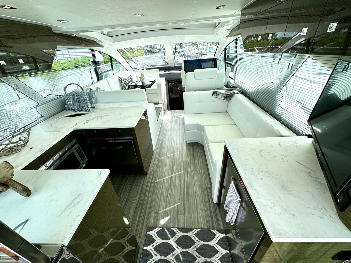 2020 Cruisers Yachts 50 